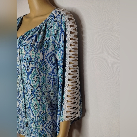 New directions women's blue and white long sleeve open sleeve size medium blouse - Picture 2 of 7